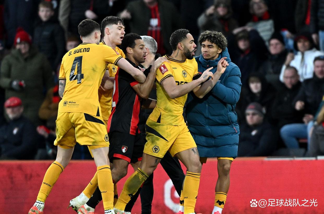 包含狼队主场大胜，赢得保级的关键胜利的词条