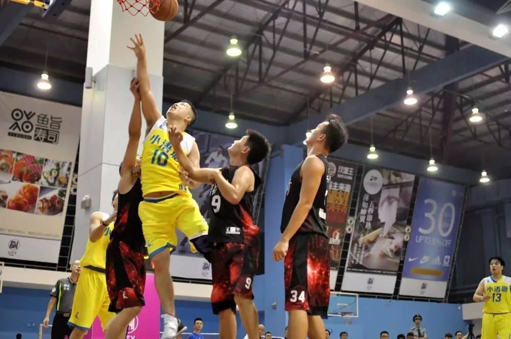 精彩对抗：豪门球队在比赛中一次又一次挑战极限的简单介绍