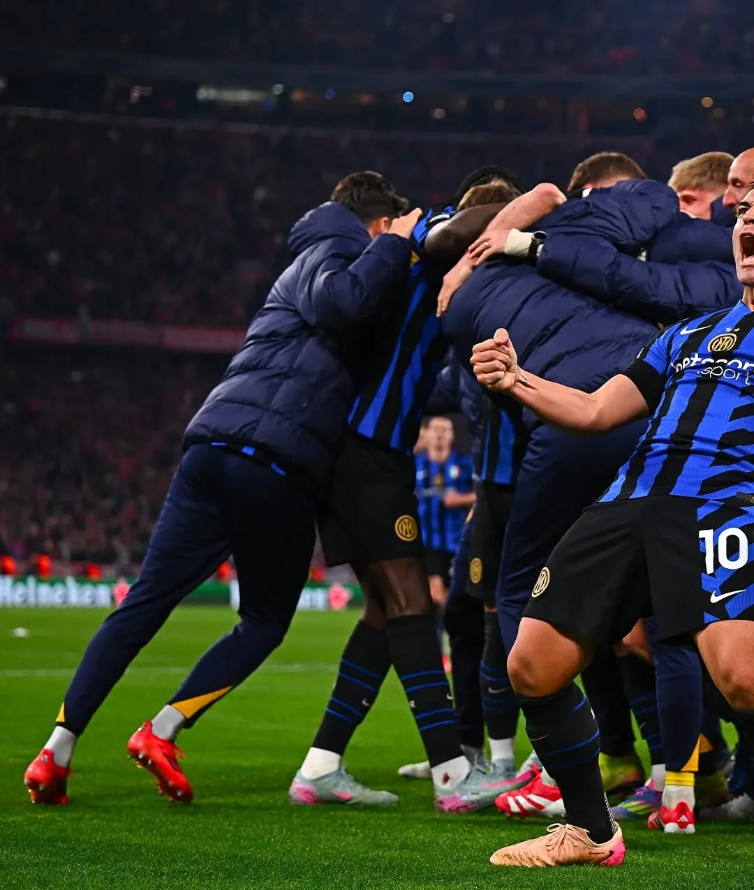 拜仁慕尼黑在客场以-战胜拉齐奥的简单介绍