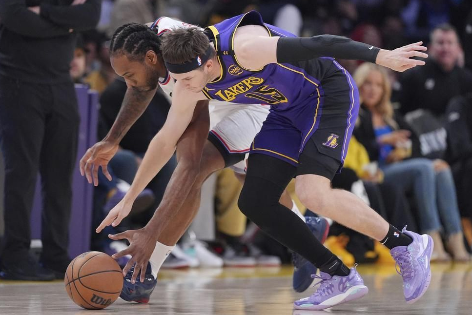 美国男篮强势独行侠，乔治·希尔送出助攻的简单介绍