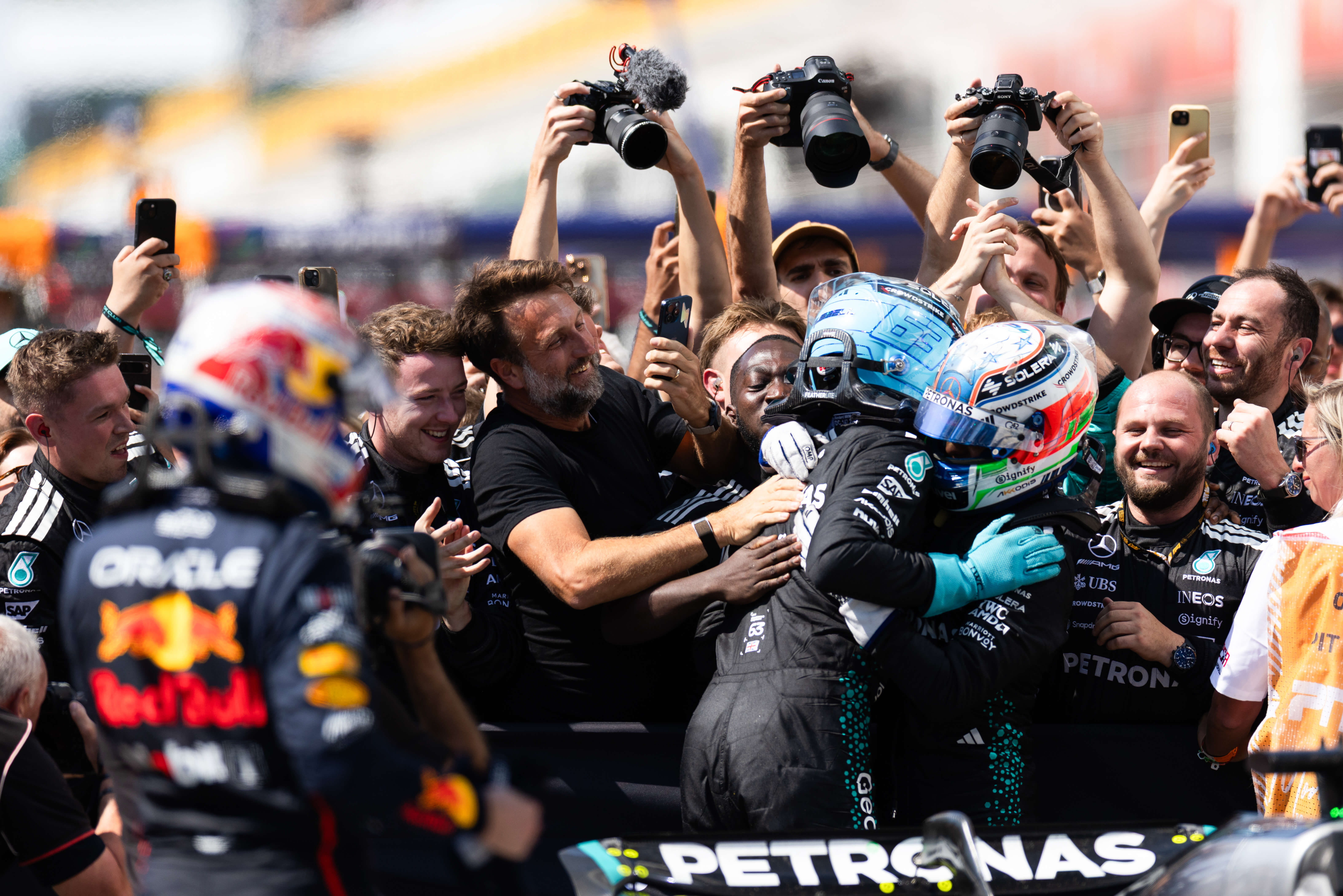 关于红牛二队碾压梅赛德斯,拉塞尔高光表现的信息 关于红牛二队碾压梅赛德斯,拉塞尔高光表现的信息