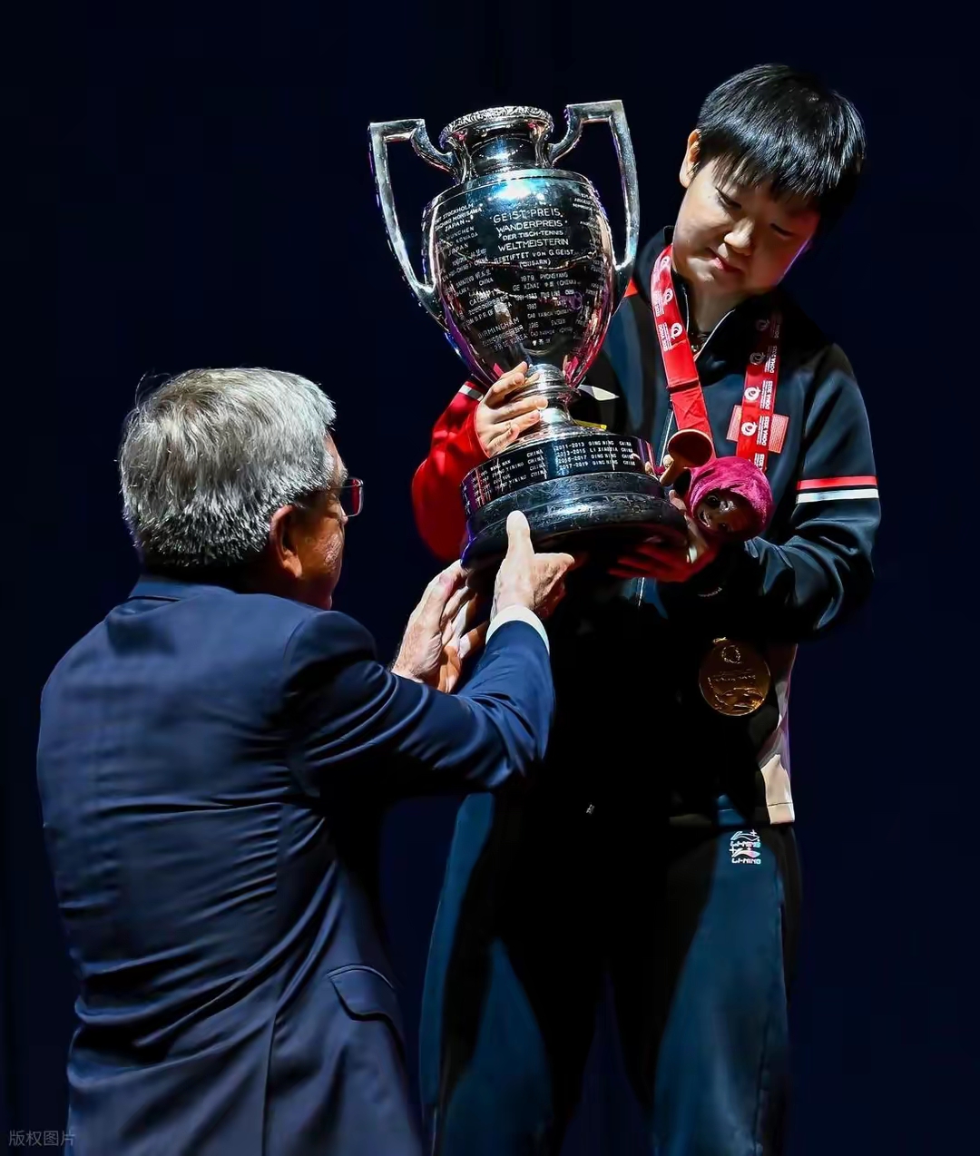 法国队险胜韩国队,马龙高光表现 法国队险胜韩国队,马龙高光表现