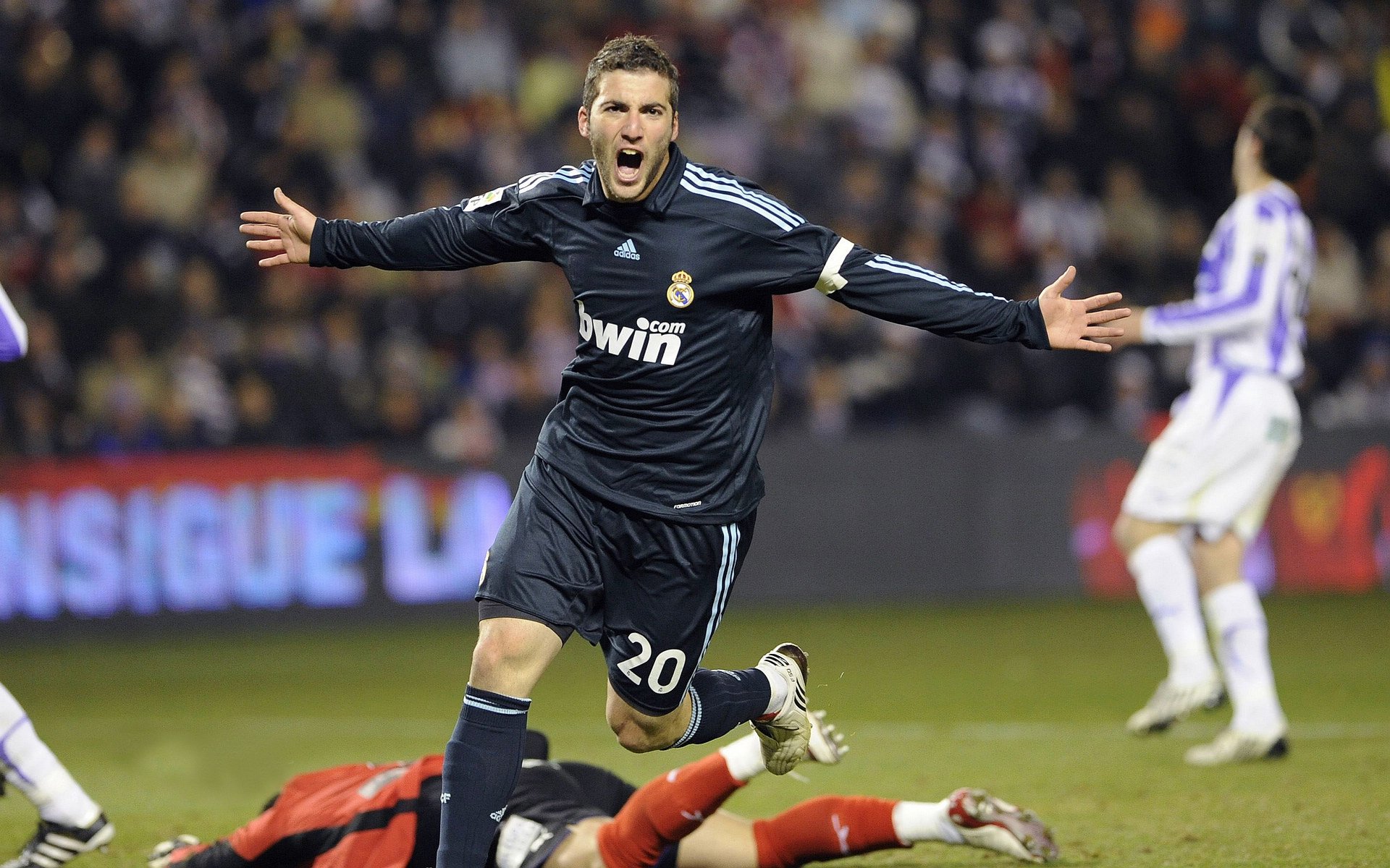 欧冠半决赛的战术启示,从沙特粉碎牙买加看现代足球的体系对决